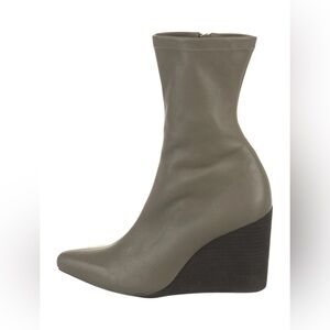Rag & Bone Phoenix wedge Boots in gray and black!